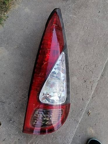 auto otpad prijepolje: | DESNO STOP SVETLO ZA TOYOTA YARIS VERSO | — 1