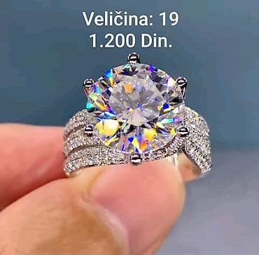 prsten sa kamenom: Elegantni posrebreni prsten od hirurskog čelika sa žigom S925, sa — 1
