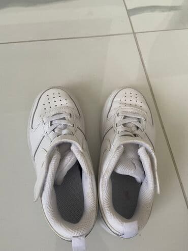 nike tech fleece komplet za decu: Komplet dečije obuće koji uključuje bele sportske patike sa čičak — 3