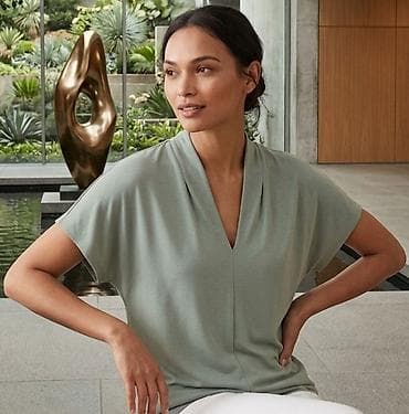 bluza s: Ženska bluza sa V-izrezom – pastelno zelena - Kroj: opušten, sa — 1