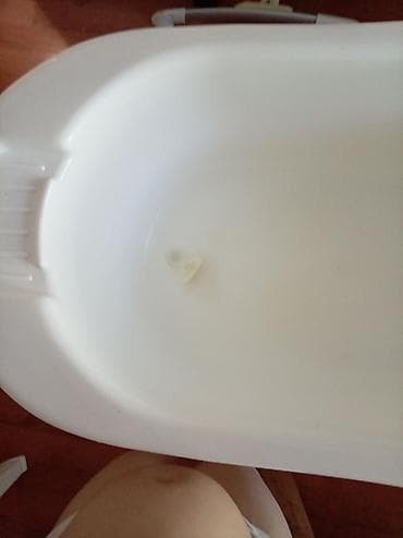 stubna bušilica polovna: Kadica za bebe sa postoljem - Prostrana plastična kadica bele boje — 3