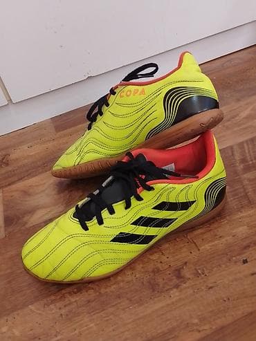 Patike za fudbal ADIDAS COPA br 40 su u odlicnom stanju sa sitnim