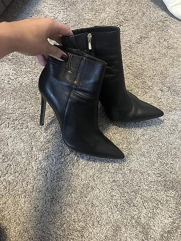 djak zenske cipele: Crne ženske kožne gležnjače sa visokom potpeticom - Materijal: glatka — 2