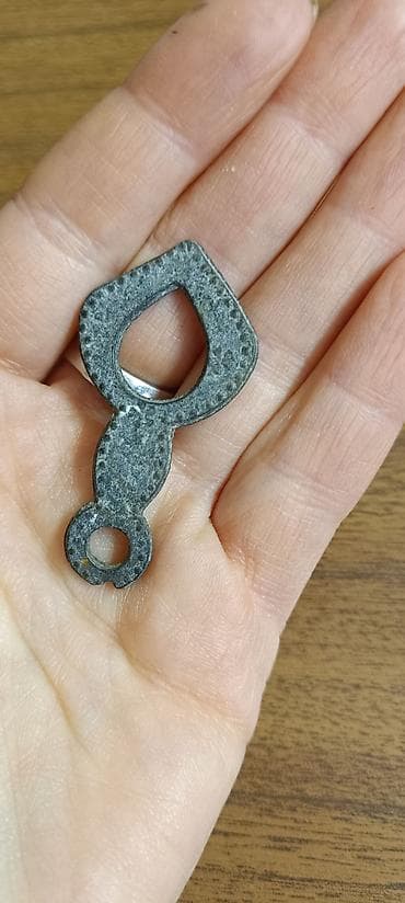 drvene nogice za namestaj uradi sam: Stari metalni ukrasni delovi – set od 2 komada Opis: - Dva masivna — 3