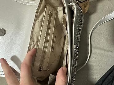 kais za torbu: Steve Madden srebrna crossbody torba sa ukrasnim nitnama i logotipom — 5