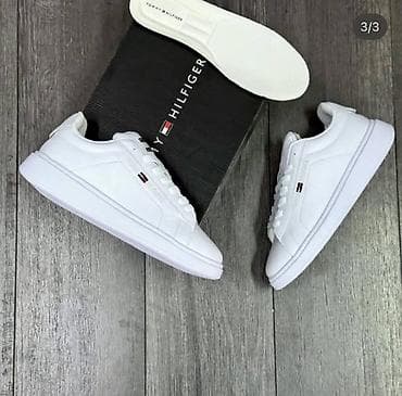 lyle and scott patike: 40-44
5500 — 2