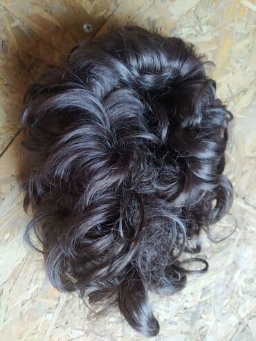 Parfemi: Prodajem tri perike,crvena,braon i ombre,1500 cena po komadu !!! — 1