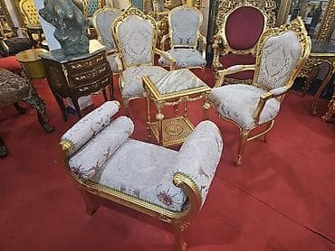 Stolovi: 𝐄𝐥𝐞𝐠𝐚𝐧𝐭𝐧𝐚 𝐦𝐚𝐫𝐤𝐢𝐳𝐚 𝐢 𝐟𝐨𝐭𝐞𝐥𝐣𝐞 𝐮 𝐩𝐮𝐝𝐞𝐫-𝐫𝐨𝐳𝐞 𝐦𝐞𝐛𝐥𝐮, 𝐮 𝐬𝐚𝐯𝐫š𝐞𝐧𝐨𝐦 𝐬𝐩𝐨𝐣𝐮 𝐬𝐚 — 1