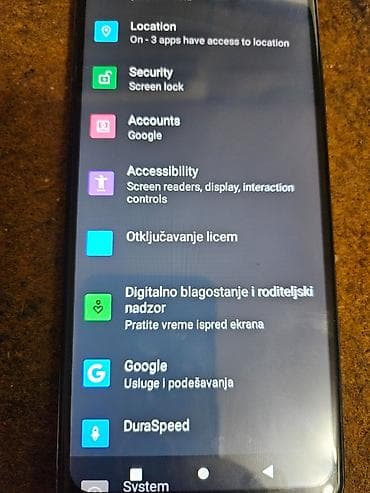 motorola telefon: Android pametni telefon sa ekranom preko cele prednje strane i — 8