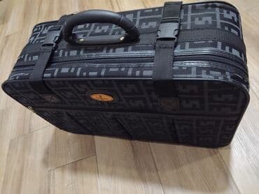 teget torbe: Medium suitcase, color - Black — 2