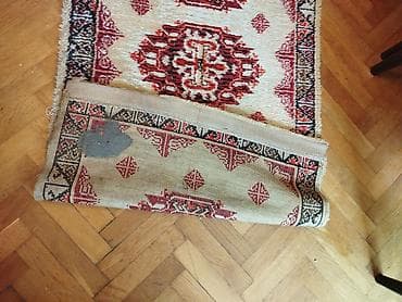 beli tepih cvece: Tepih stazica Duzina oko 140 cm. Sirina oko 70 cm. S jedne strane — 7