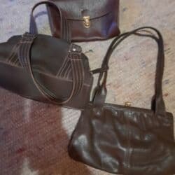 Satovi: 3 kožne tašne cena 1000 — 4