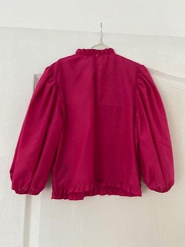 komplet pantalone i kosulja: H&M bluza – Conscious kolekcija - Veličina: EUR 38 (UK 10, CN — 3