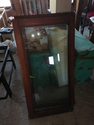 Drveni prozor sa staklom - Materijal: puno drvo u tamnoj na lalafo.rs Drveni prozor sa staklom - Materijal: puno drvo u tamnoj