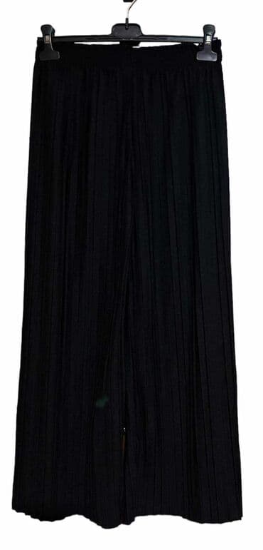 pantalone i kosulje za punije dame: Plisir pantalone za punije
1600 — 2