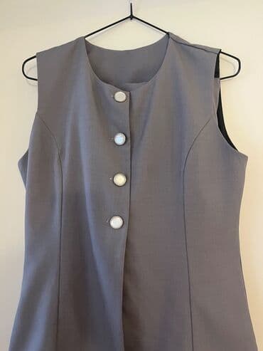 Predivan elegantan komplet u sivoj boji. Odgovara S/M velicini — 3