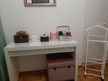 ikea vitrine i komode: Toaletni stocic iz Ikee. Bukvalno nov. Prodaje se zbog selidbe — 3
