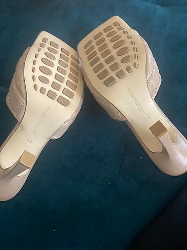 tommy hilfiger sandale 2023: Botega Veneta papuce, 38 broj .Kožne, prelepe — 2