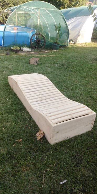 idea bastenska ljuljaska: Drvena anatomska  lezajka za suncanje napravljena od drveta. NE — 1