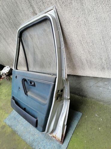 Auto delovi, gume i tjuning: Vrata — 1