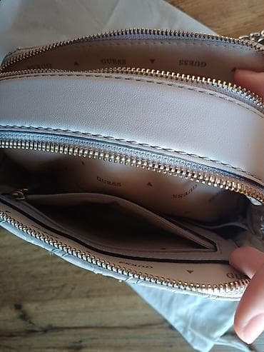 new yorker torba za plazu: GUESS crossbody torbica sa prošivenim dezenom - Materijal: veštačka — 2