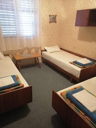 apartment for rent: Sutomore, iznajmljujem apartman i sobe. Sobe sa dva, tri i četiri — 8