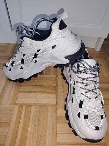 starke bele cena: Patike za svakodnevno nošenje i trail inspirisan dizajn UG 24,5 - — 3