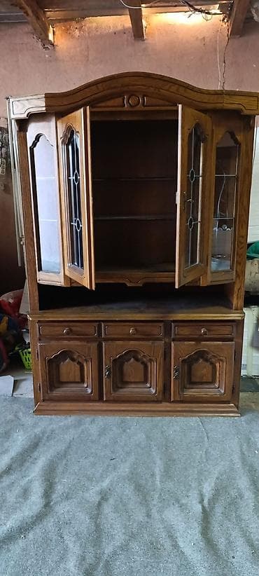 fotelja na razvlačenje za decu: Masivne drvene vitrine – dva modela Model 1 - Materijal: puno drvo sa — 2