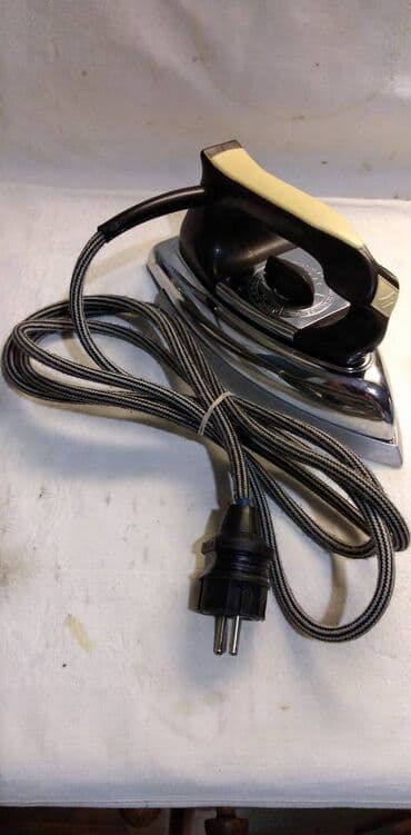 Pegla Elma Rowenta tip 990.,1000 W laka 1240 gr.duzina kabla 244 na lalafo.rs Pegla Elma Rowenta tip 990.,1000 W laka 1240 gr.duzina kabla 244