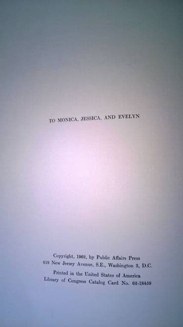 ptice umiru pevajuci knjiga: Knjiga:The strategy of disarmament,Henry Forbes,1962.god.158 str.,eng — 2
