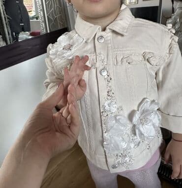 jaknice za devojčice: Dečja krem teksas jaknica sa ručno rađenim floralnim detaljima. - — 5