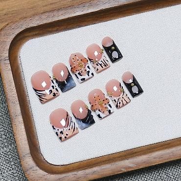 set za negu noktiju: Set presovanih noktiju – dizajn u nude/black stilu sa animal print — 1