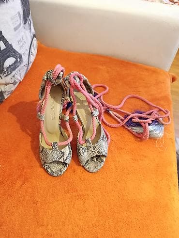 Sandale na štiklu sa vezivanjem oko članka/pletačkim pertlama