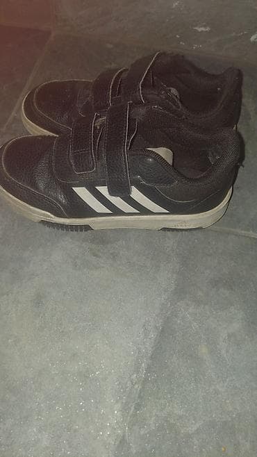 mamut: Decije adidas patike, broj 33, 900din — 1
