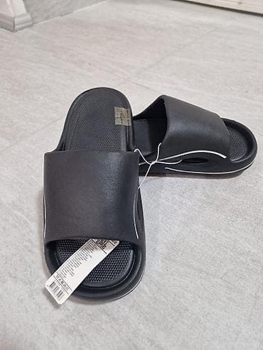 duzina obuce u cm: Muške gumene papuče – crne slip-on sandale - Model: klasične “slides” — 2