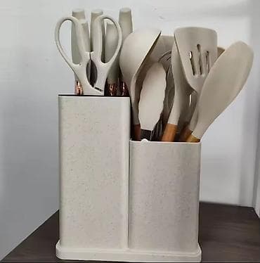 -Kuhinjski set sadrži set noževa, silikonski set kuhinjskog pribora i