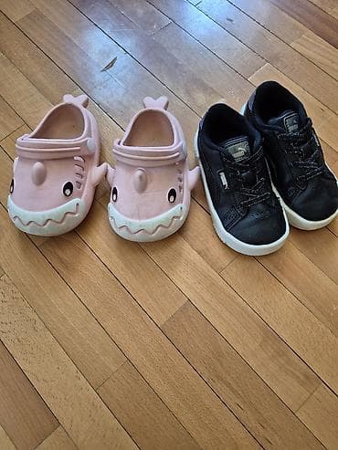 zenska obuca povoljno: Dečija obuća – set od 2 para - Gumene klompe u obliku ajkule, roze — 1