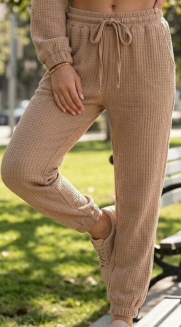 Ženske bež pantalone za slobodno vreme, izrađene od udobne vafel na lalafo.rs Ženske bež pantalone za slobodno vreme, izrađene od udobne vafel