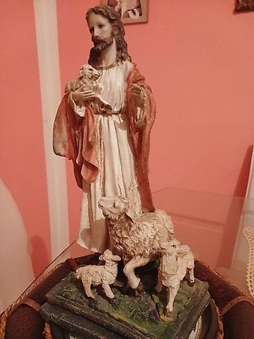 Figurina „Dobri Pastir” – detaljno modelirana verska skulptura -