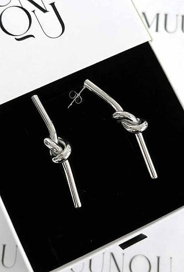 ipanema papuce na platformu: Dugačke minđuše sa čvorom
Hirurski celik
600 RSD ✨ — 1