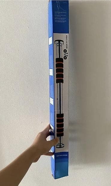 Sport i razonoda: Vratilo  Door gym  Sipka za zgibove  Vratilo -Gim Bar poseduje — 5