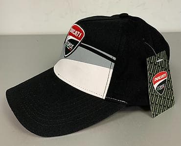 Muski kacket Ducati je odlicnog kvaliteta extra model i perfektan vez na lalafo.rs Muski kacket Ducati je odlicnog kvaliteta extra model i perfektan vez