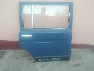 presvlake za prednja sedista: Vrata zadnja desna Lada 2131 Niva. Polovno, ocuano. Skinuto sa — 1