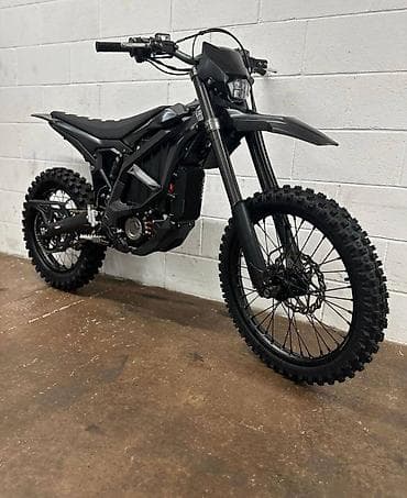 KEY FEATURES 6,000W peak power Top speed: 50mph 184 ft-lb (250 Nm) na lalafo.rs KEY FEATURES 6,000W peak power Top speed: 50mph 184 ft-lb (250 Nm)