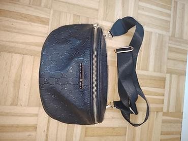 sanel torbe cena: Crna crossbody/šolja torba sa monogram printom „M“. - Brend: MUMU — 1