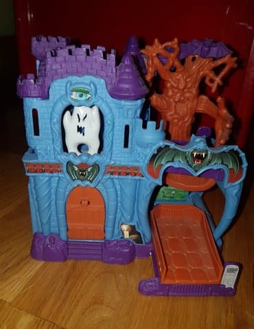 igracka traktor sa prikolicom: Mattel matchbox hounted castle adventure set. zamak - dvorac .Da — 2