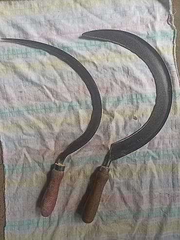 ručni brener: Set od dve srpove, idealan za rad u bašti i poljoprivredi. Obe srpove — 1