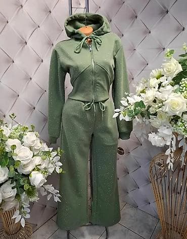 Ženski komplet trenerke sa kapuljačom – šljokičasti detalji -