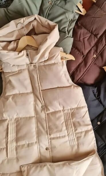 ps fashion prsluci: Dugačka ženska postavljena prsluk-jakna bez rukava sa kapuljačom — 1