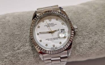 fossil ženski sat: Satovi
Cena 2600din
Dobija se u kutiji — 11